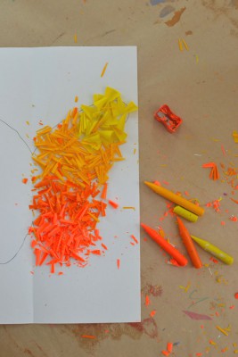 Mariposas de papel con ceras y crayones reciclados (3)
