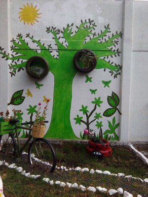Decoramos nuestro patio con neumáticos y materiales reciclados (15)
