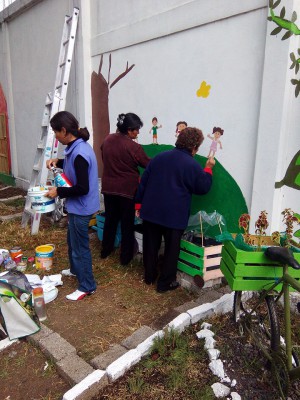 Decoramos nuestro patio con neumáticos y materiales reciclados (16)
