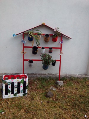 Decoramos nuestro patio con neumáticos y materiales reciclados (2)