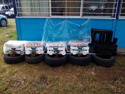 Decoramos nuestro patio con neumáticos y materiales reciclados (4)