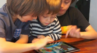 niños_jugando_ipad