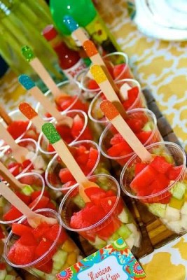 Fuentes y brochetas de frutas (12)